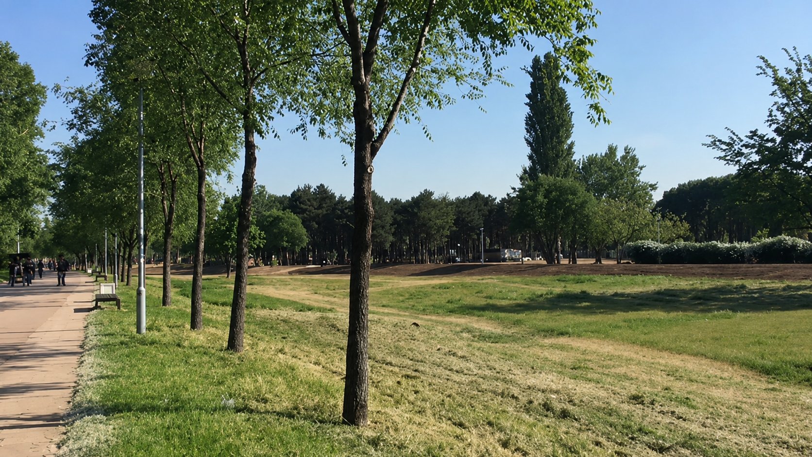 Zelena šetališna zona na Zemunskom keju u Beogradu